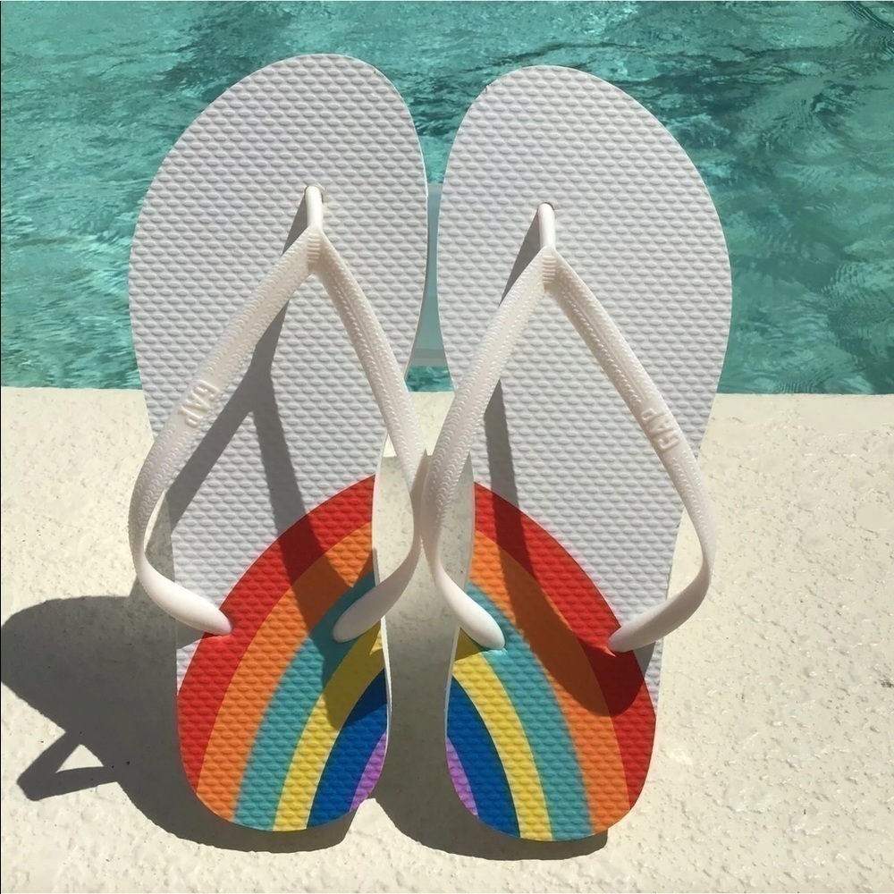 Gap Rainbow Heart Women Flip Flops SZ 10 White Beach Cruise Vacay Sandals NEW - Picture 7 of 12